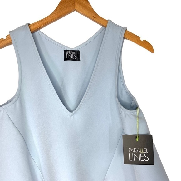 Parallel Lines Womens Cropped Swing V Neck Top Size Small Blue Sleeveless - Picture 3 of 6